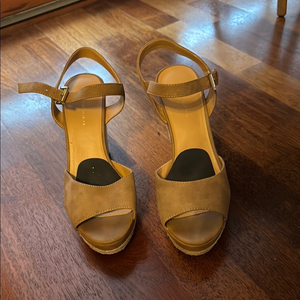 Elegant Tan Women's wedges